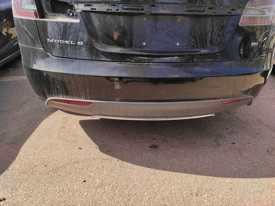 Задній бампер у зборі під 4 парктроніки Tesla model S (12-16)