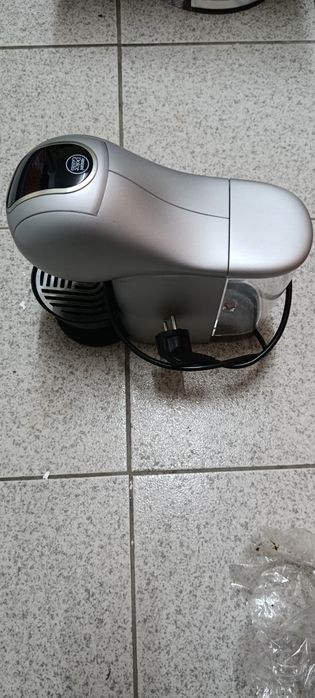 Máquina Dolce Gusto com acessórios