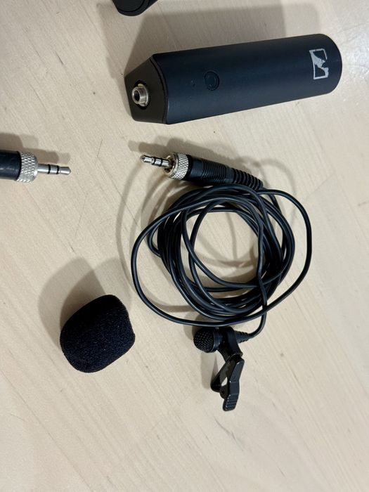 microfone de lapela sem fios Sennheiser XSW-D Portable Lavalier Set.