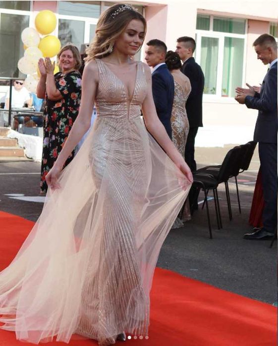 Шикарна сукня на випускний