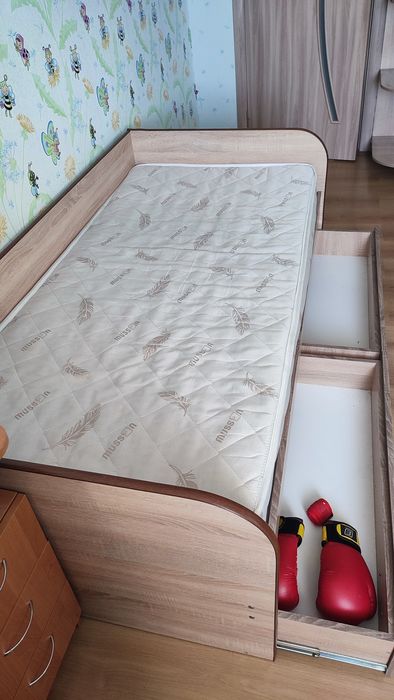 Продам два підліткових ліжка