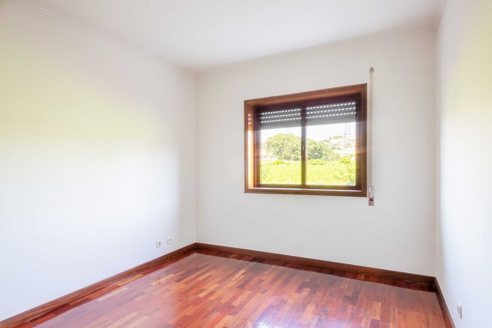 Apartamento T2+1 renovado com garagem fechada | Mafamude