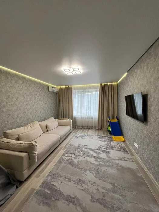 Продам квартиру Бульвар Слави