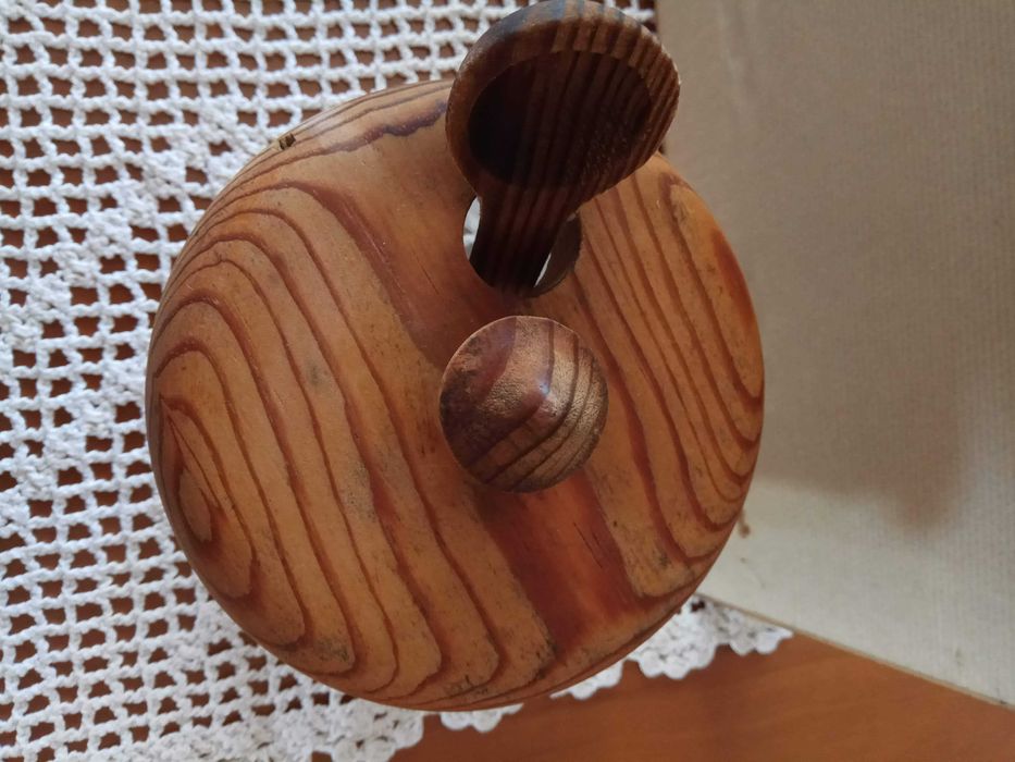 Saleiro de vidro e madeira