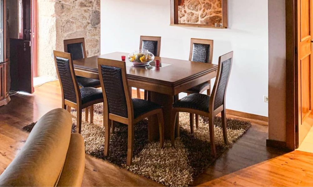 Mesa de jantar com 6 cadeiras