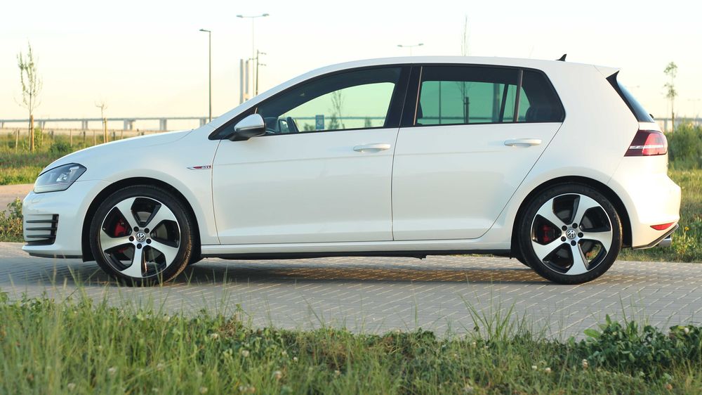 VW Golf VII GTI *DSG*Panoramico*Pele*Bola de reboque*