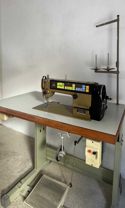 Máquina de Costura Industrial Brother DB2-B738-913 Monofásica + Cadeira Nova