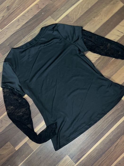 Кофта с кружевными рукавами