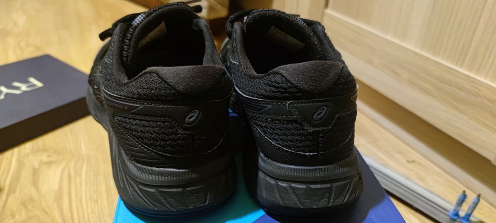 Buty sportowe czArne siatkowe Asics rozm 39 wkładka 24,5 cm