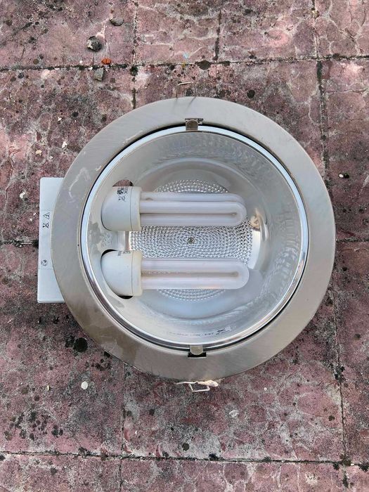 Lote de 16 luminárias de encastrar redondas + lâmpadas
