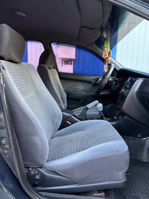 Toyota Carina E 1.6 бензин