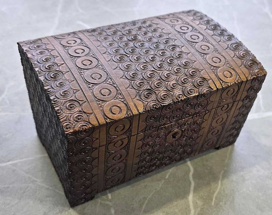 Drewniana szkatułka