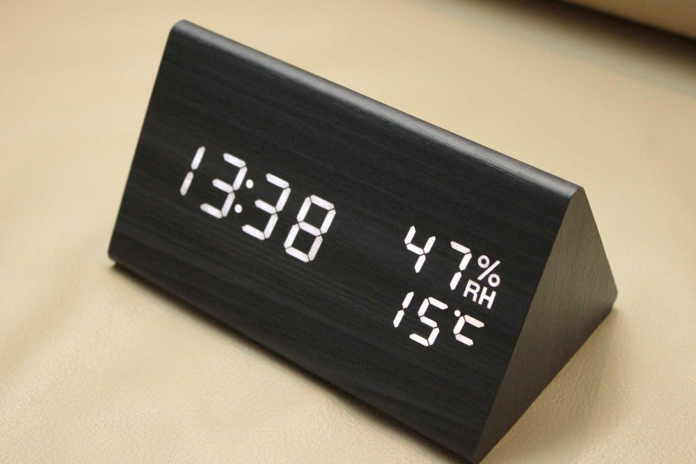 Genialny budzik termometr higrometr zegar znikający na klaśnięcie