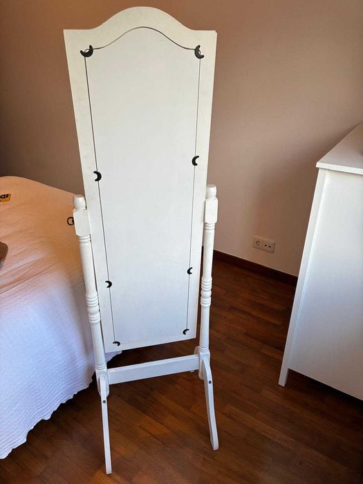 Espelho de pé branco