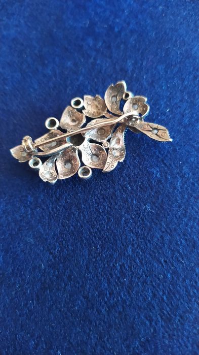 Peças de prata com ouro