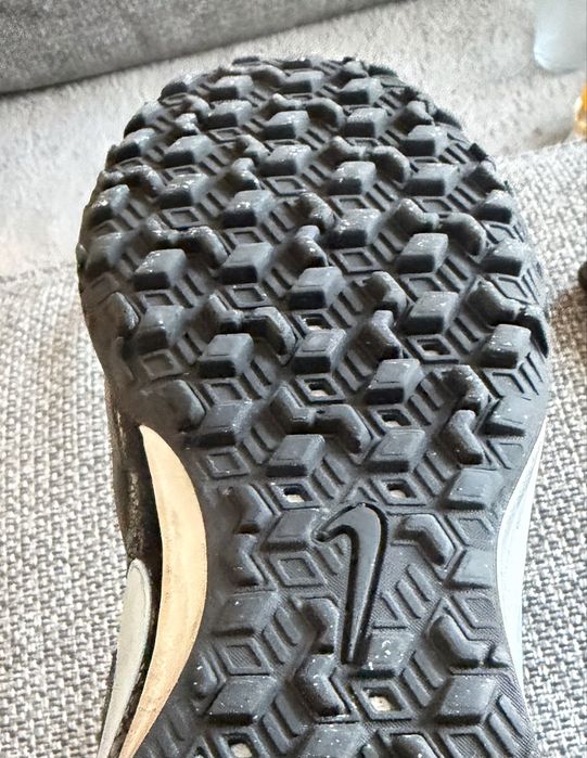 Chuteiras Nike Turf / Relva Sintética – Tam. 42,5