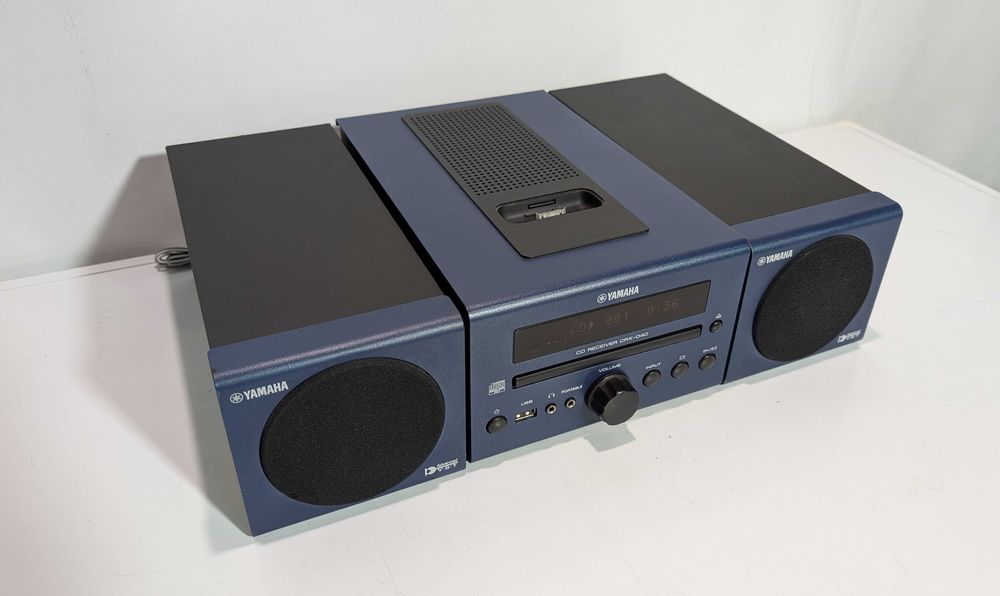 Музичний центр Yamaha MCR-040,має 50 Вт\USB\Mp3\WMA\CD\FM\6-16 Ом\