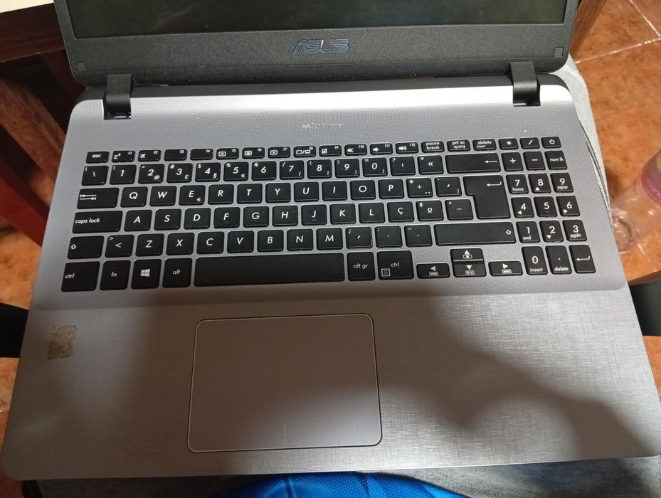 Portátil ASUS 15.6” Windows 10 500GB