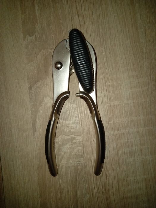 Ключ для  консервов Орехокол Чеснокодавка в отличном состояниии вышлю!