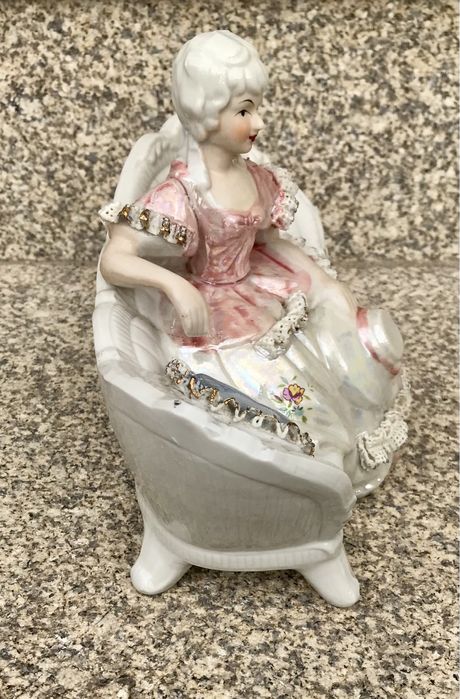 Estátua de porcelana