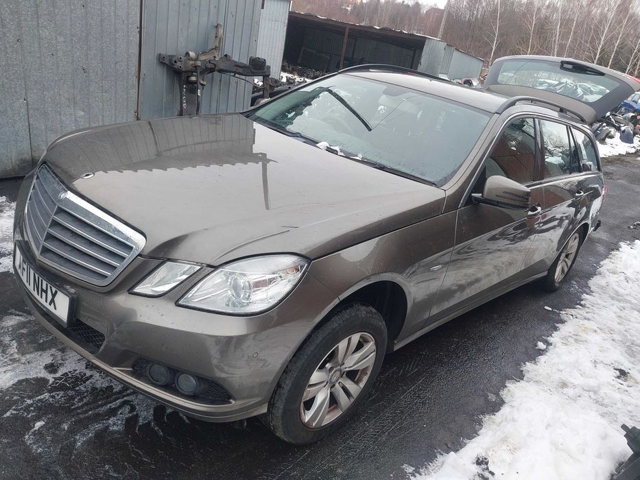 Posiadam czesci mercedes e-klasa w212 kombi 2.2cdi kolor 963  2011r