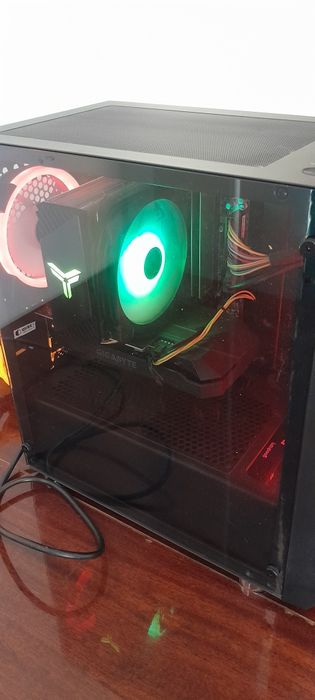 Персональний комп'ютер QUBE.