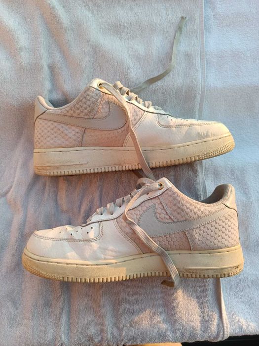 NIKE AIR FORCE 1 '07 LV8 Tamanho 43