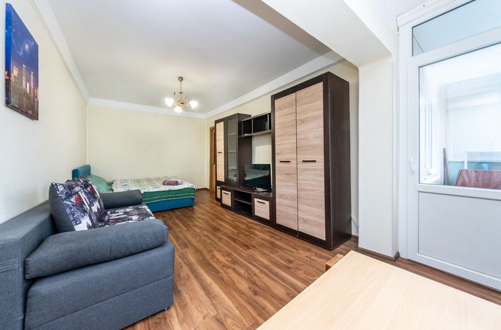 Подобово,погодинно, 2к. метро Лівобережна 5 хв пішки