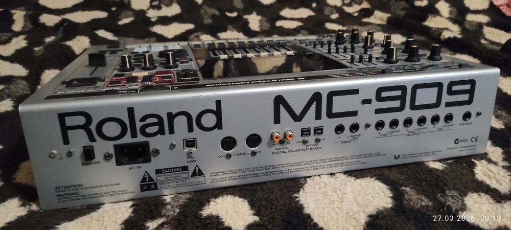 Roland mc-909 groovebox грувбокс 90-х