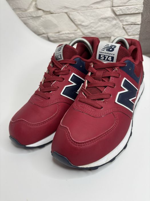 Оригінальні підліткові кросівки New Balance 574 38р сині /червоні