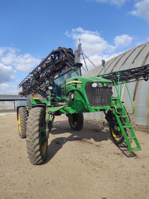 Самохідний обприскувач John Deere 4730