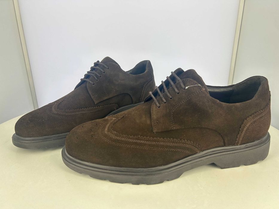 Sapato clássico camurça castanha