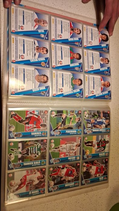 Caderneta de futebol 2014-2.15 nao esta completa mas tem muitos cromos