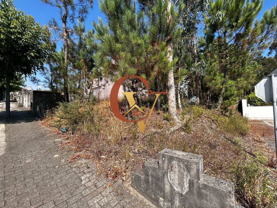 Terreno para Construção de Moradia 4 Frentes em Cristelo, Barcelos | 542 m²