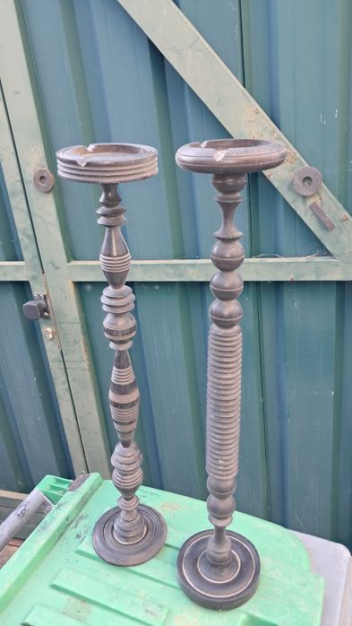 Cinzeiros em pau preto