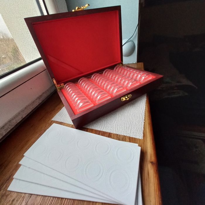 Piękna Drewniana Szkatułka na 50sztuk Monet w Kapslach!!!