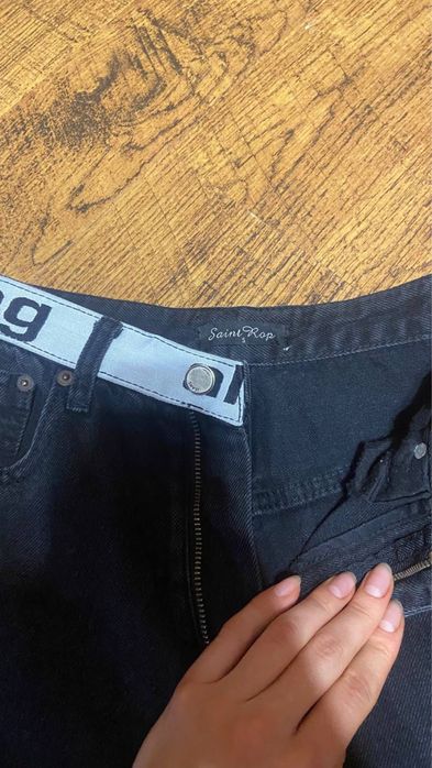 Чорні жіночі джинси