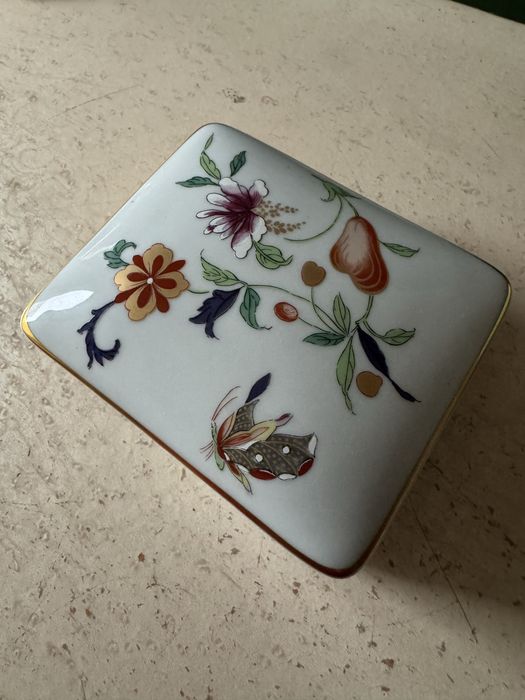 Guarda joias vista alegre Samatra, muito bom estado. Medidas 12cm-10cm