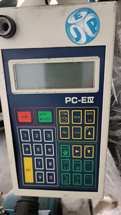 Robot pica-jitos para maquina injeção plástico