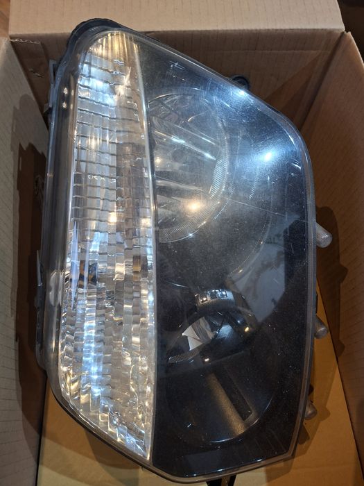 Lampy- reflektory Dacia Daster  przód 2011r
