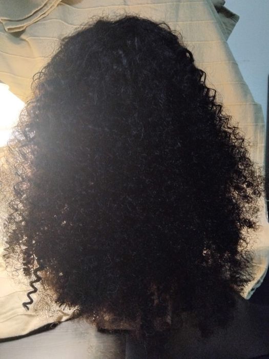 Peruca Lace Front Cabelo Encaracolado / Ondulado (Preto feito por sanguitas) – Como Nova