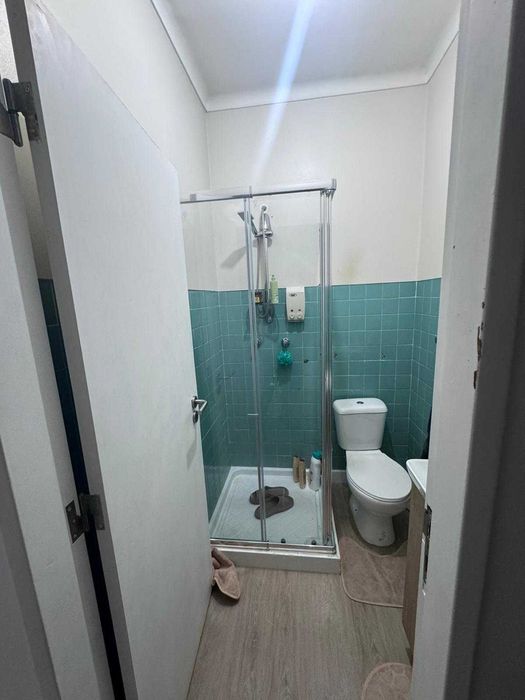 Quarto p/ Casal em Alhandra c casa de banho privativa e marquise