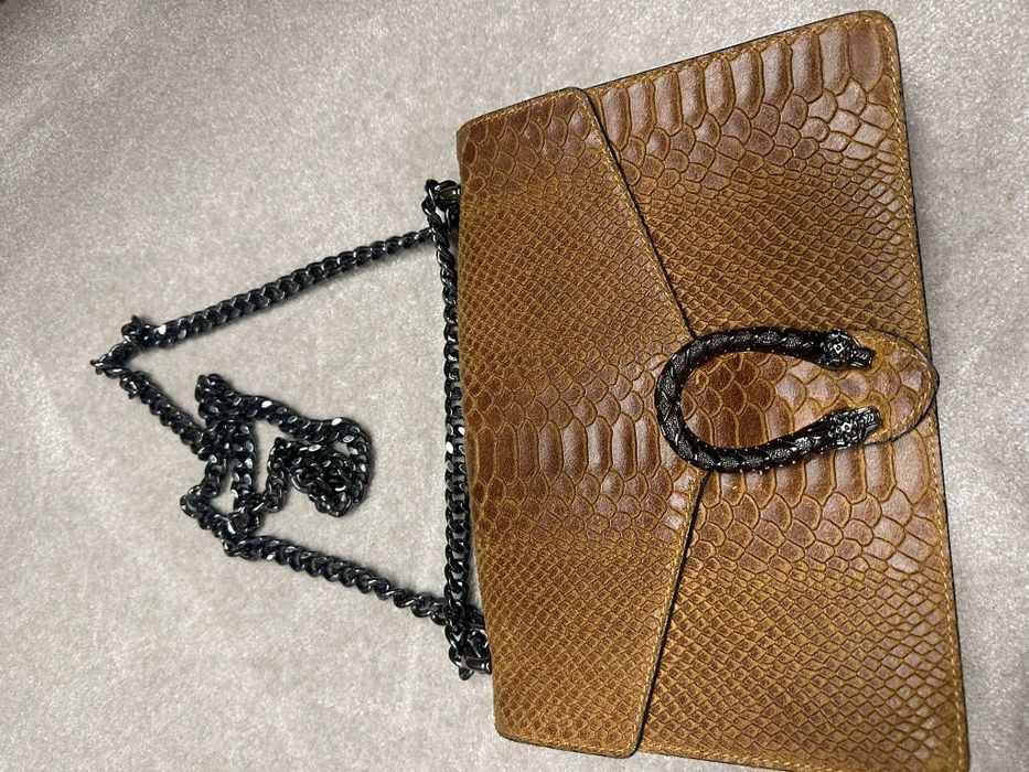 Bolsa em pele para senhora