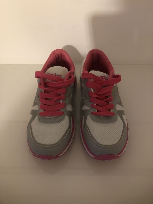 Sapatilhas brancas com rosa