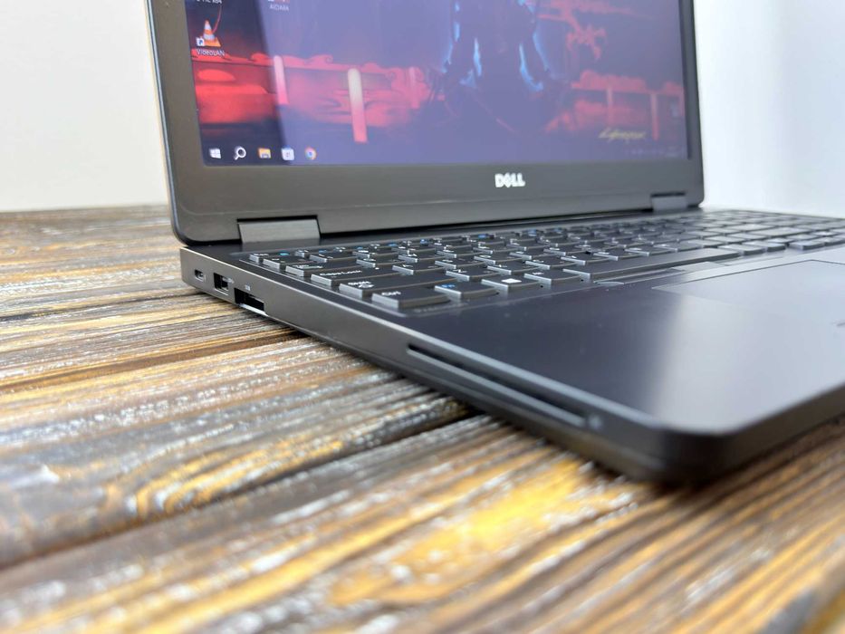 РОЗПРОДАЖ! Професійний Ноутбук з Сенсорним Екраном Dell Precision 3520 /Quadro M620 2 GB