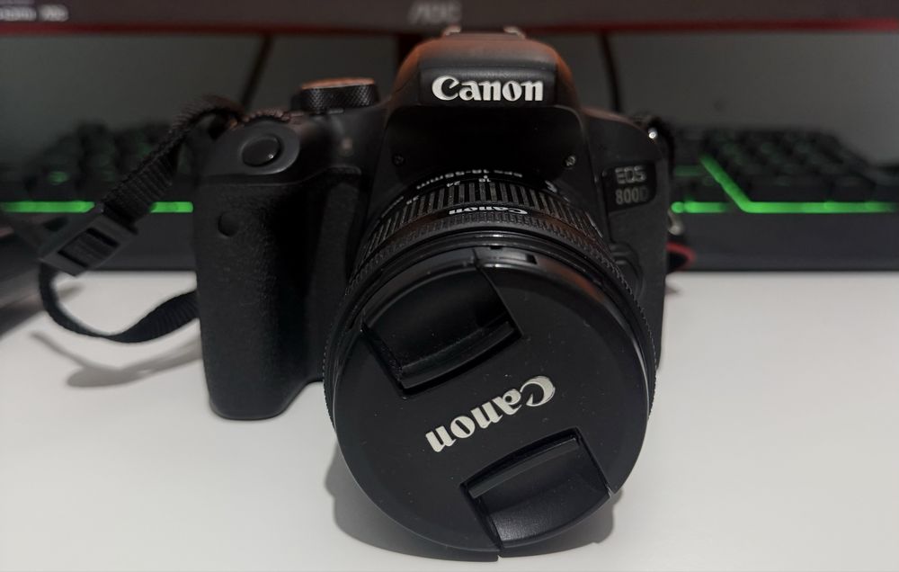 Vendo câmara fotográfica Canon EOS 800D
