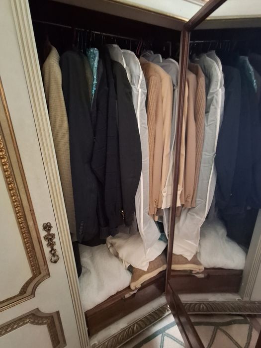 Enorme guarda vestidos madeira maciça lacado com extra roupeiro