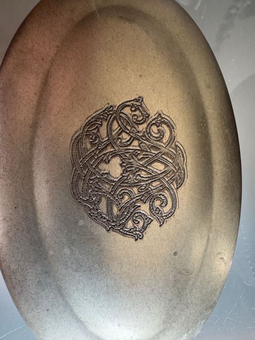 Art Nouveau em metal prateado com monograma antigo