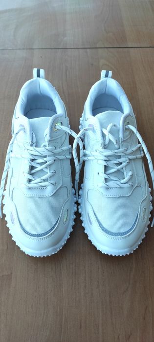 Buty damskie sportowe