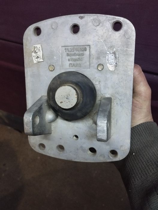 Продам кран тормозной двухсекционный